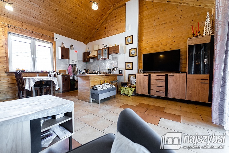 LIPIANY - PRZEPIĘKNY DREWNIANY DOM NAD JEZIOREM (12)