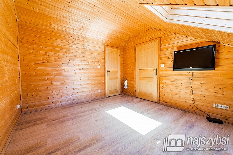 LIPIANY - PRZEPIĘKNY DREWNIANY DOM NAD JEZIOREM (8)