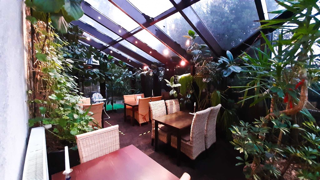 Dom z lokalem gastronomicznym (5)