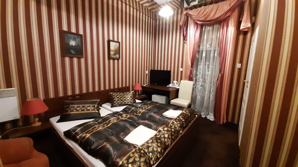 Dom z lokalem gastronomicznym (9)