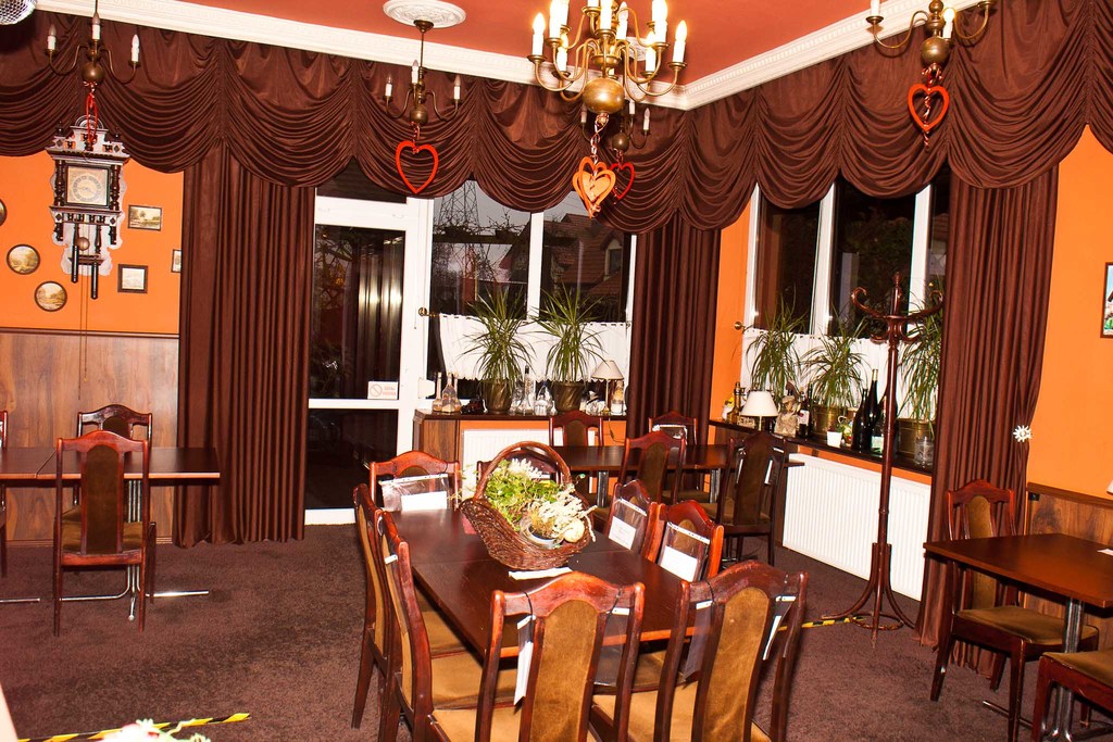 Dom z lokalem gastronomicznym (17)