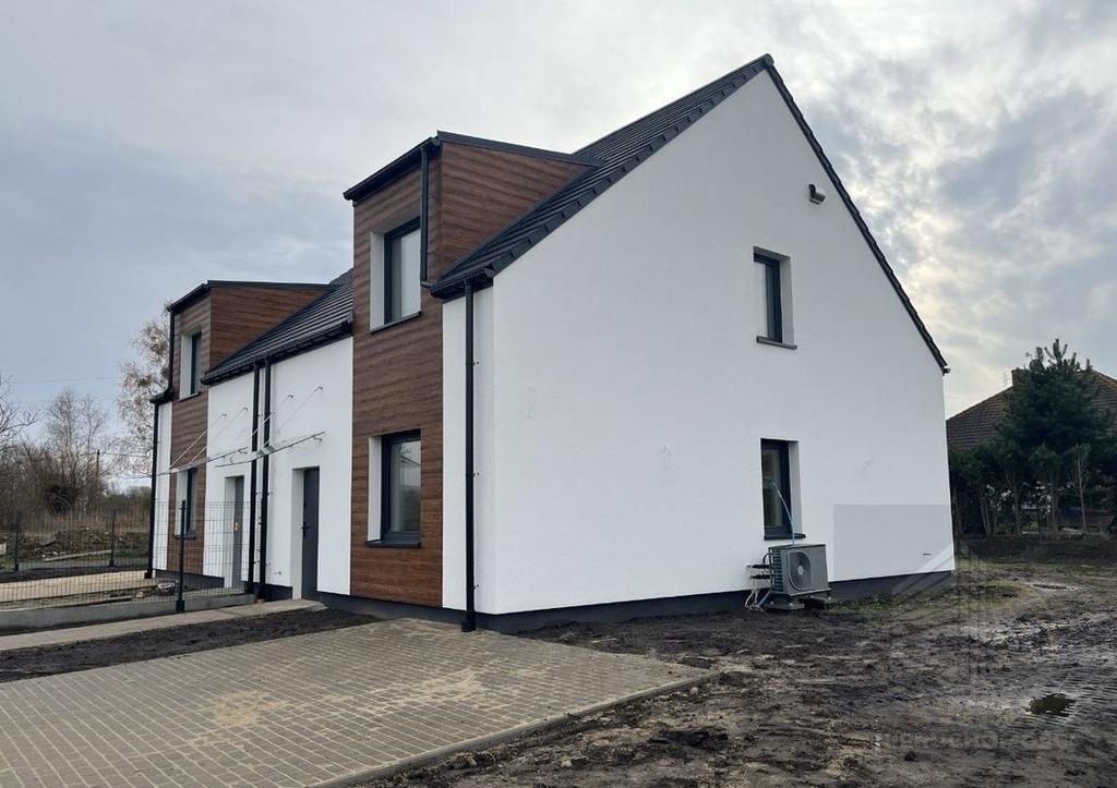 Energooszczędny bliźniak z ogrodem w Dołujach (2)