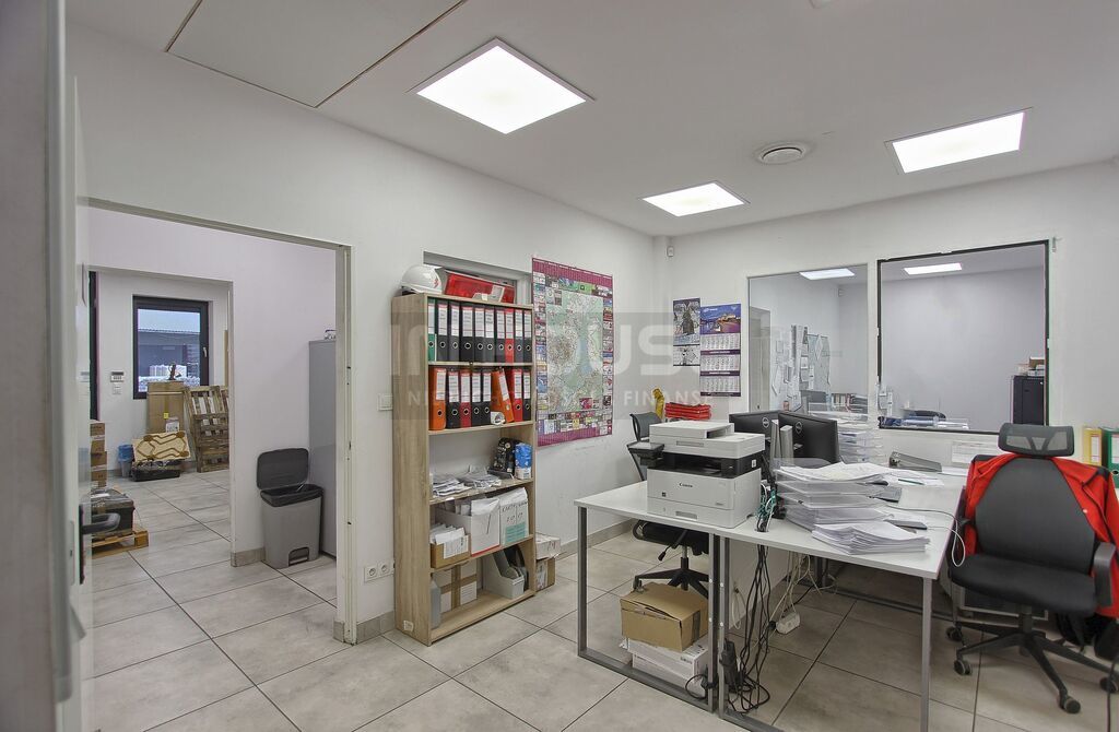 Lokal użytkowy + magazyn w Centrum (13)