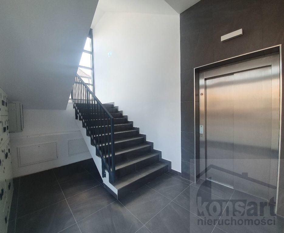 Lokal biurowy w nowym budynku w Dąbiu (20)