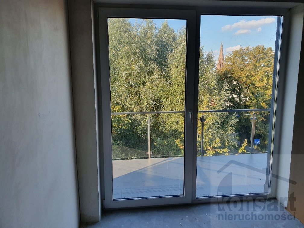 Lokal biurowy z dwoma balkonami w Dąbiu (8)