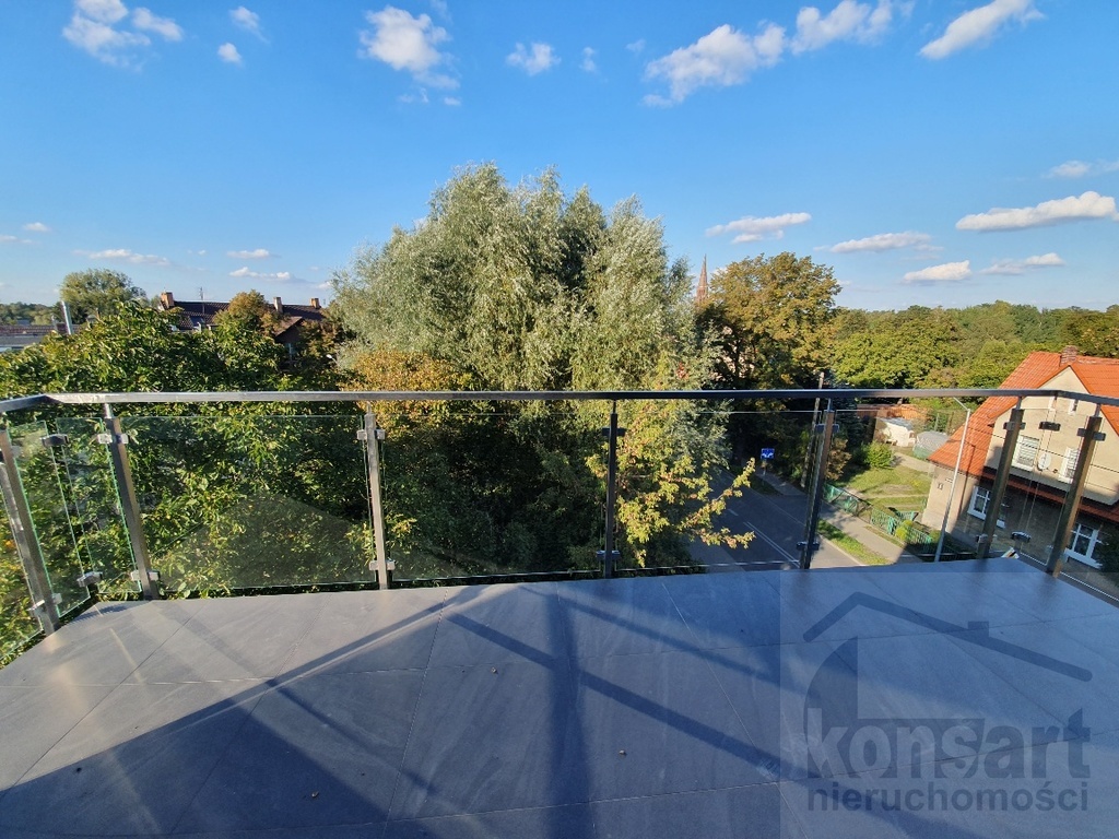 Lokal biurowy z dwoma balkonami w Dąbiu (12)