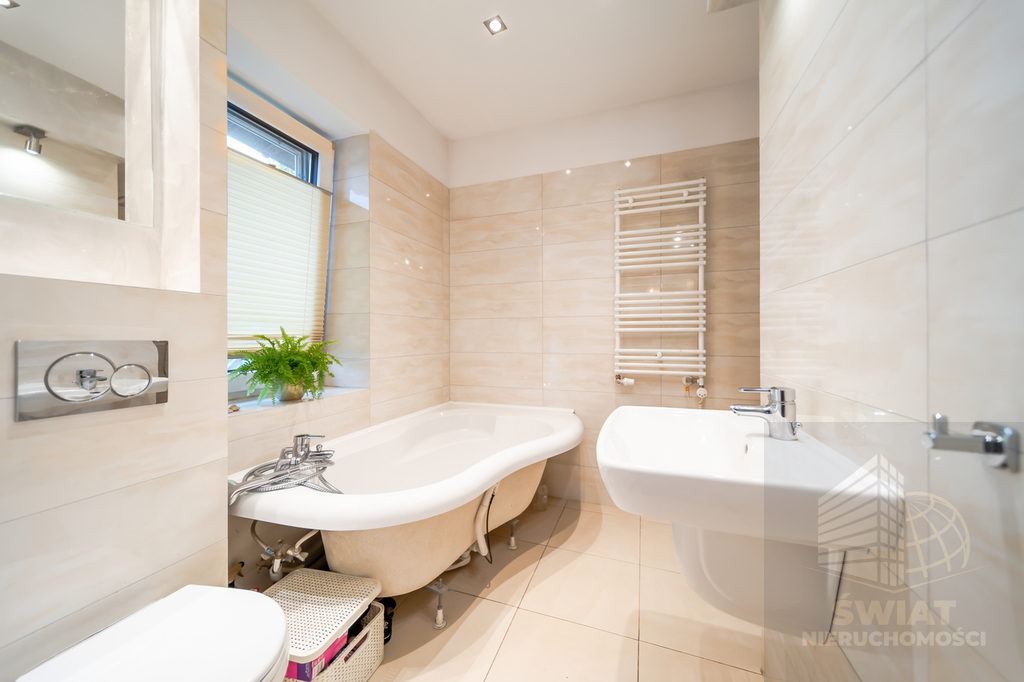 Nieruchomość idealna pod gabinety lub klinikę Osów (17)