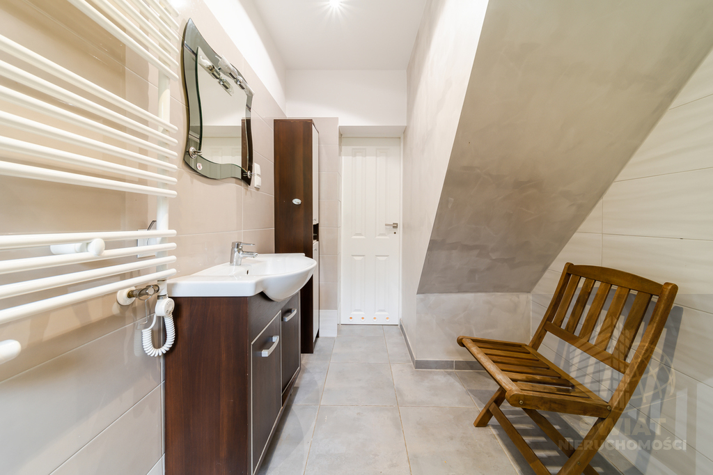 Nieruchomość idealna pod gabinety lub klinikę Osów (27)