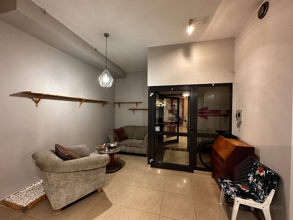 Sprzedam lokal usługowy  47m2 w centrum Kołobrzegu (4)