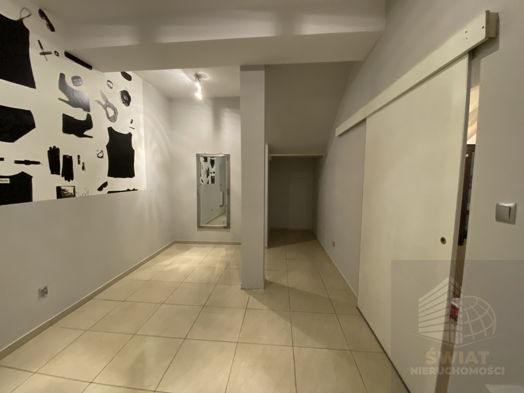Sprzedam lokal usługowy  47m2 w centrum Kołobrzegu (7)