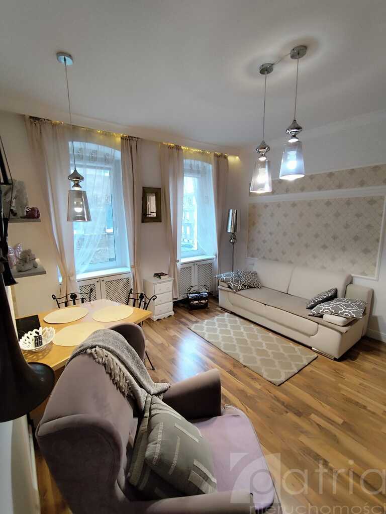 2 pokoje w centrum-1 piętro do zamieszkania (2)