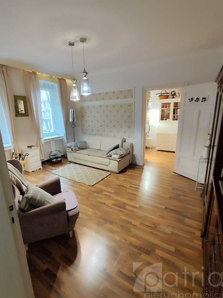 2 pokoje w centrum-1 piętro do zamieszkania (3)