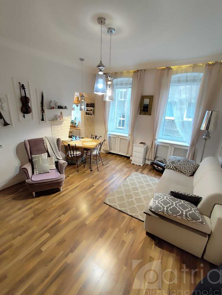 2 pokoje w centrum-1 piętro do zamieszkania (5)