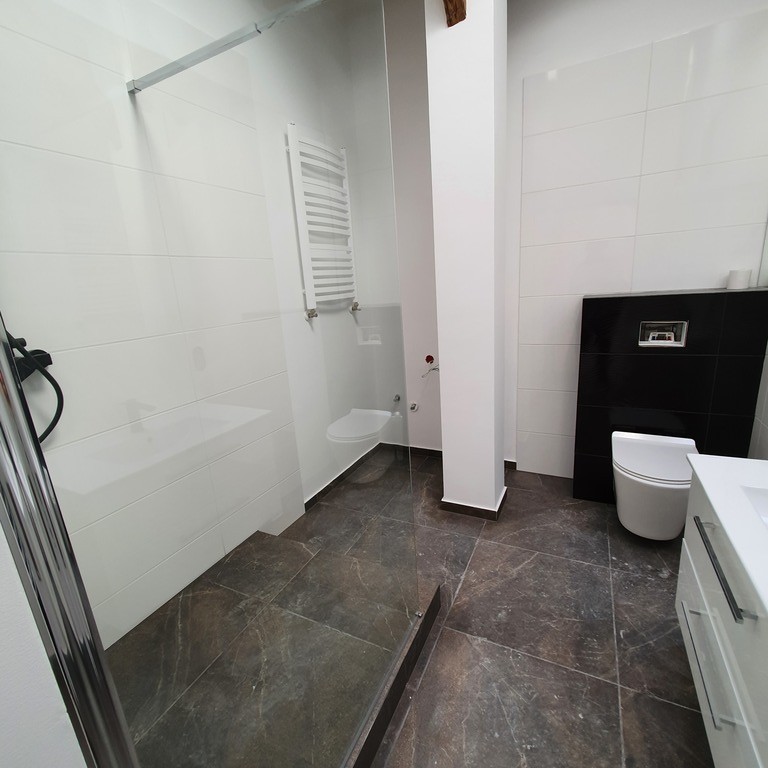 Mieszkanie 2-pokojowe. Ścisłe centrum (4)