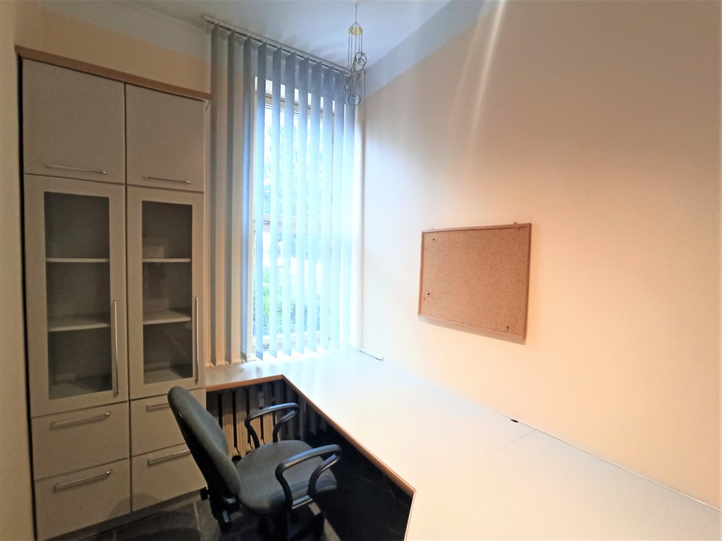 Pokój biurowy - w cenie media i Internet! (2)