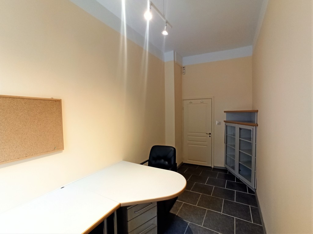 Pokój biurowy - w cenie media i Internet! (3)