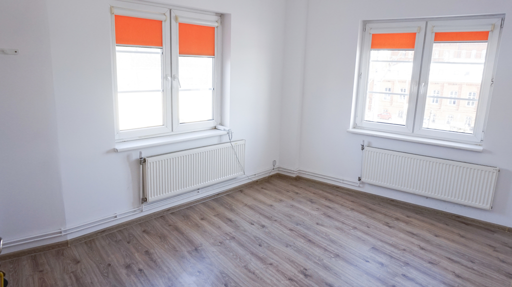 Świetna lokalizacja, super cena! 2 pokoje biurowe! (1)