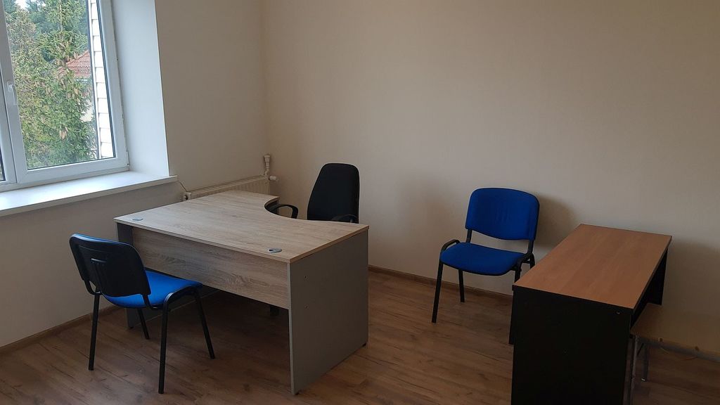 Lokal w ciekawej lokalizacji (1)