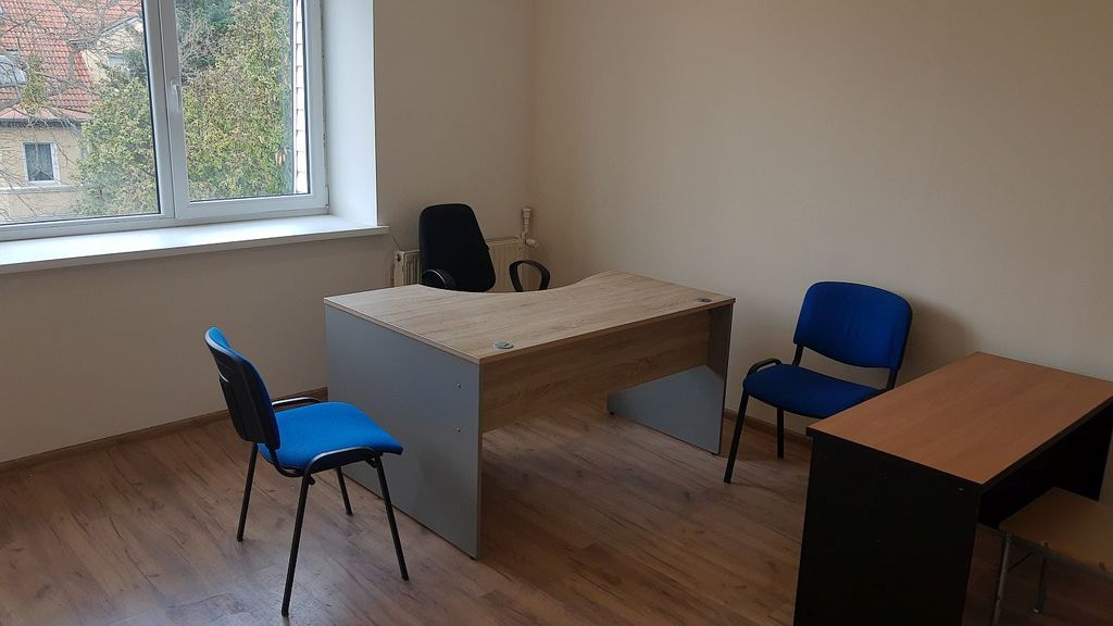 Lokal w ciekawej lokalizacji (3)