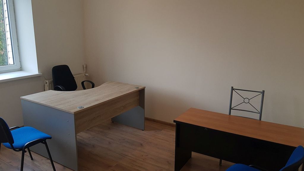 Lokal w ciekawej lokalizacji (4)