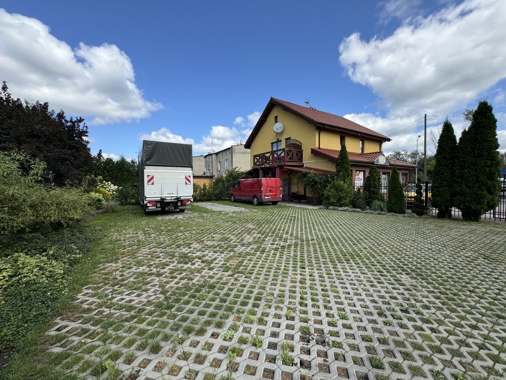 Na sprzedaż dom z lokalem handlowo-usługowym (12)