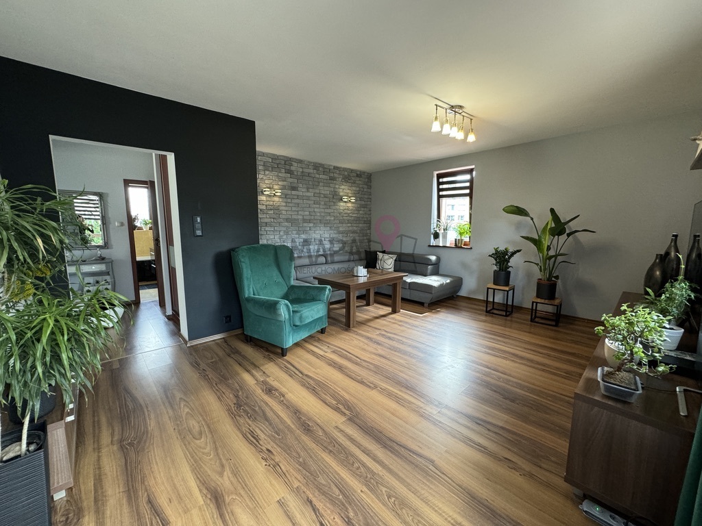 Na sprzedaż dom z lokalem handlowo-usługowym (1)