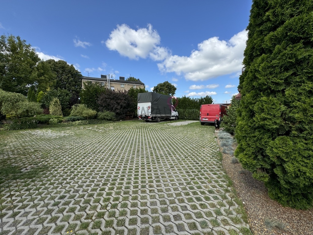 Na sprzedaż dom z lokalem handlowo-usługowym (16)