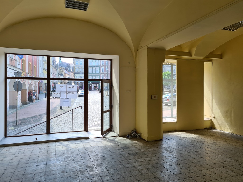 Lokal użytkowy na wałbrzyskim Rynku (5)