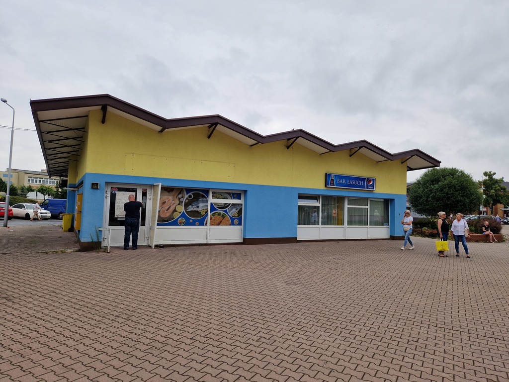 Lokal w centrum osiedla mieszkaniowego (1)