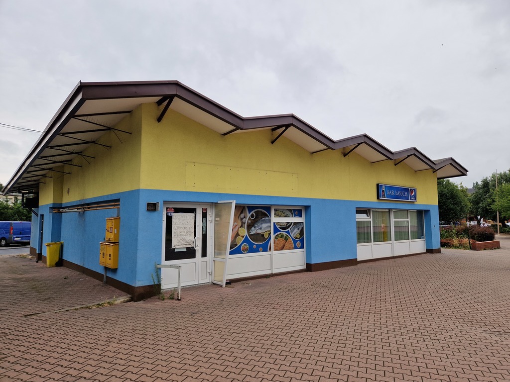 Lokal w centrum osiedla mieszkaniowego (4)