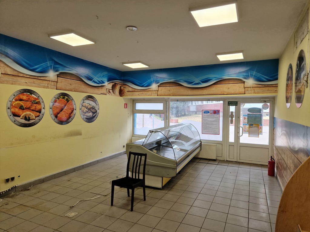 Lokal w centrum osiedla mieszkaniowego (5)