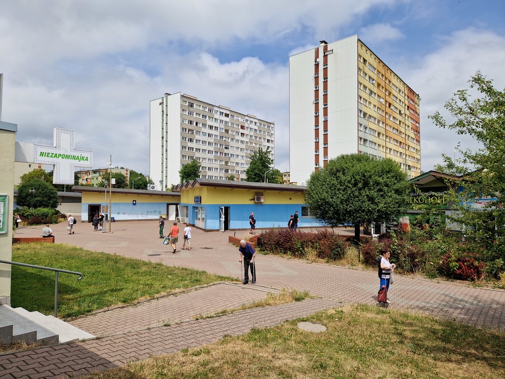 Lokal w centrum osiedla mieszkaniowego (6)