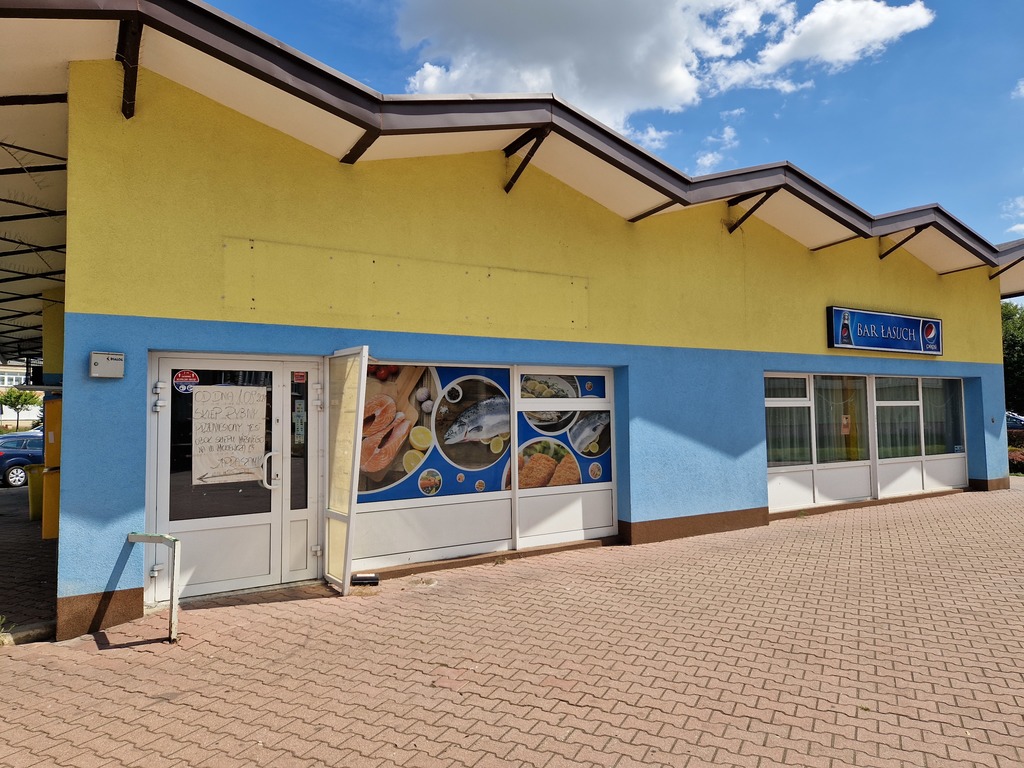 Lokal w centrum osiedla mieszkaniowego (8)