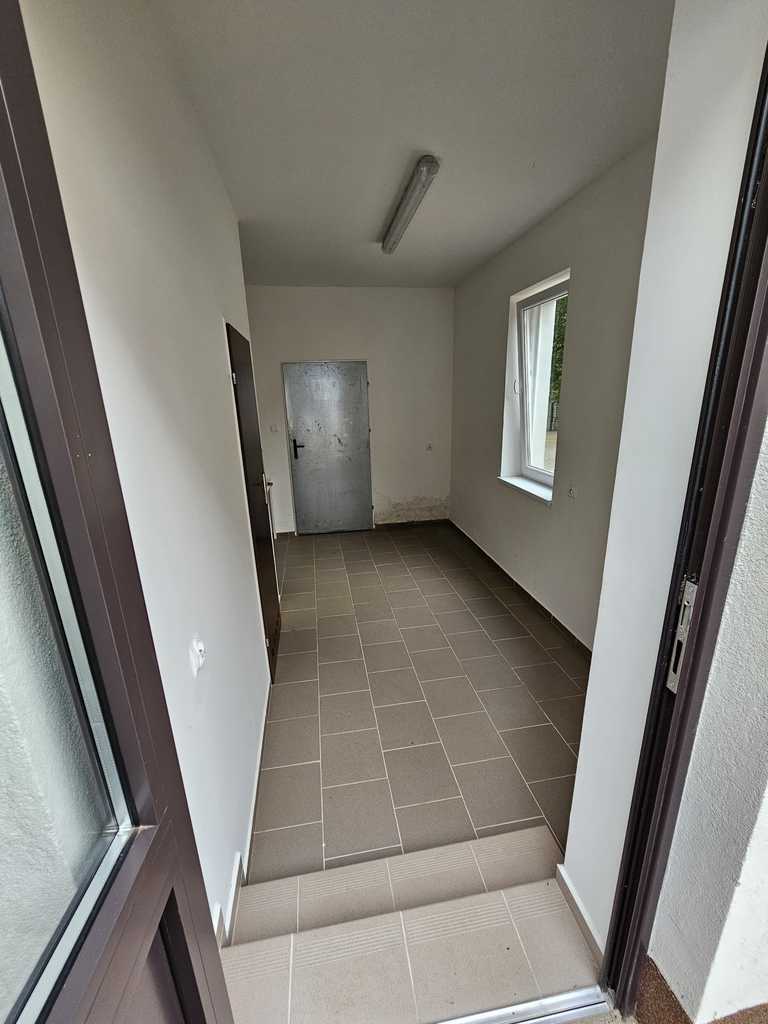 Obiekt biurowo magazynowy (8)