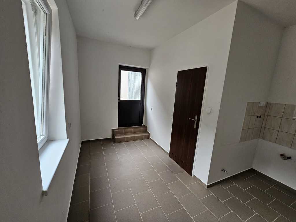 Obiekt biurowo magazynowy (9)