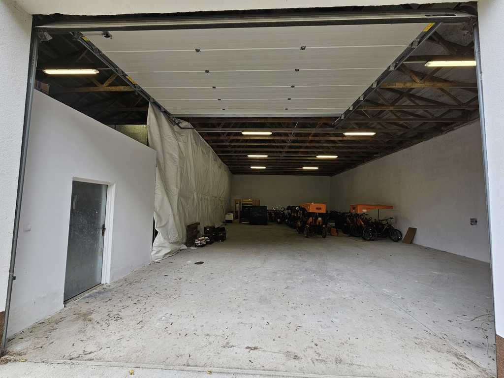 Obiekt biurowo magazynowy (4)