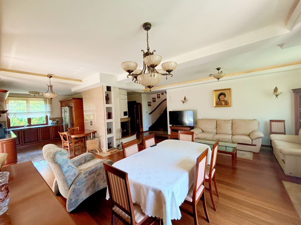 Wolno stojący, 328 m2, Niedźwiedź  (2)