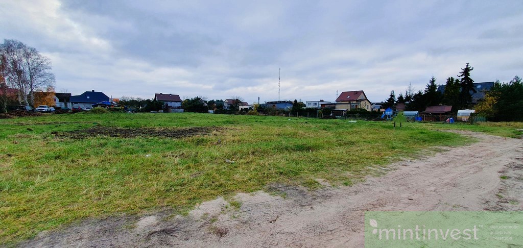 Duża działka budowlana z mediami (1)