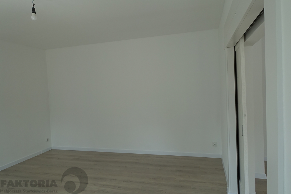 Parter domu 101,25m2+ogród+garaż. (8)