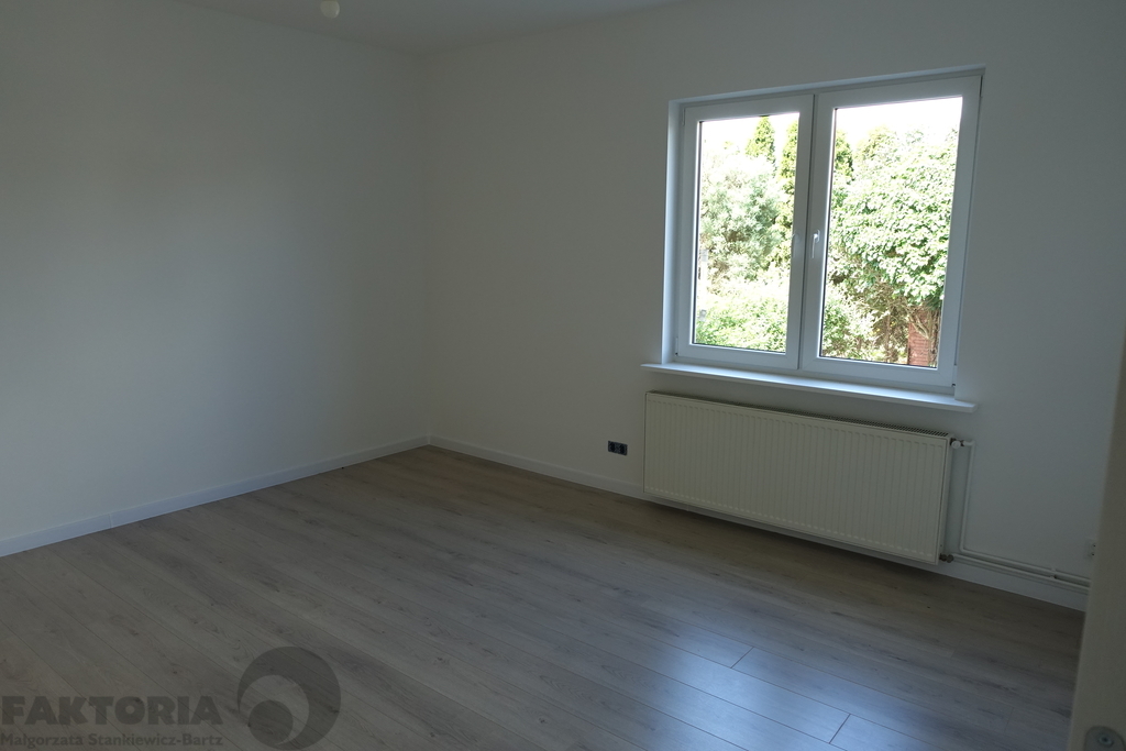 Parter domu 101,25m2+ogród+garaż. (9)