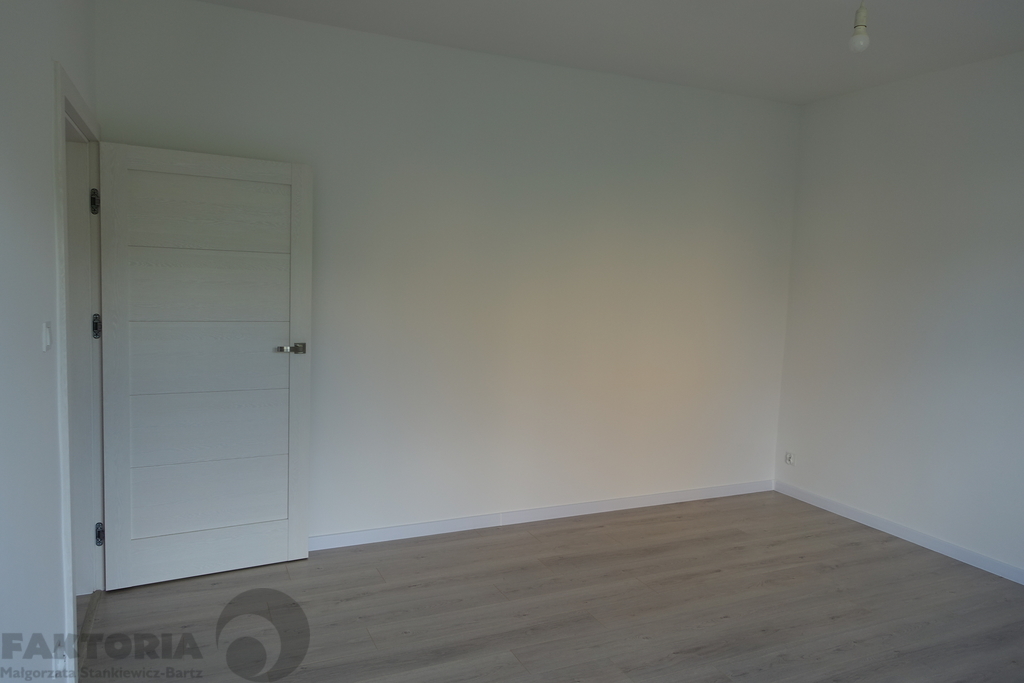 Parter domu 101,25m2+ogród+garaż. (10)