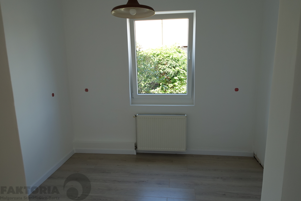 Parter domu 101,25m2+ogród+garaż. (12)