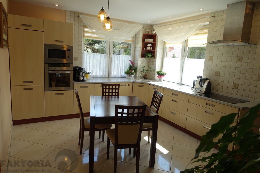 Budynek mieszkalno usługowy 641,5m2 działka 1503m2 (2)