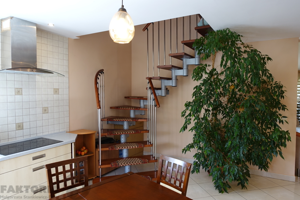 Budynek mieszkalno usługowy 641,5m2 działka 1503m2 (4)