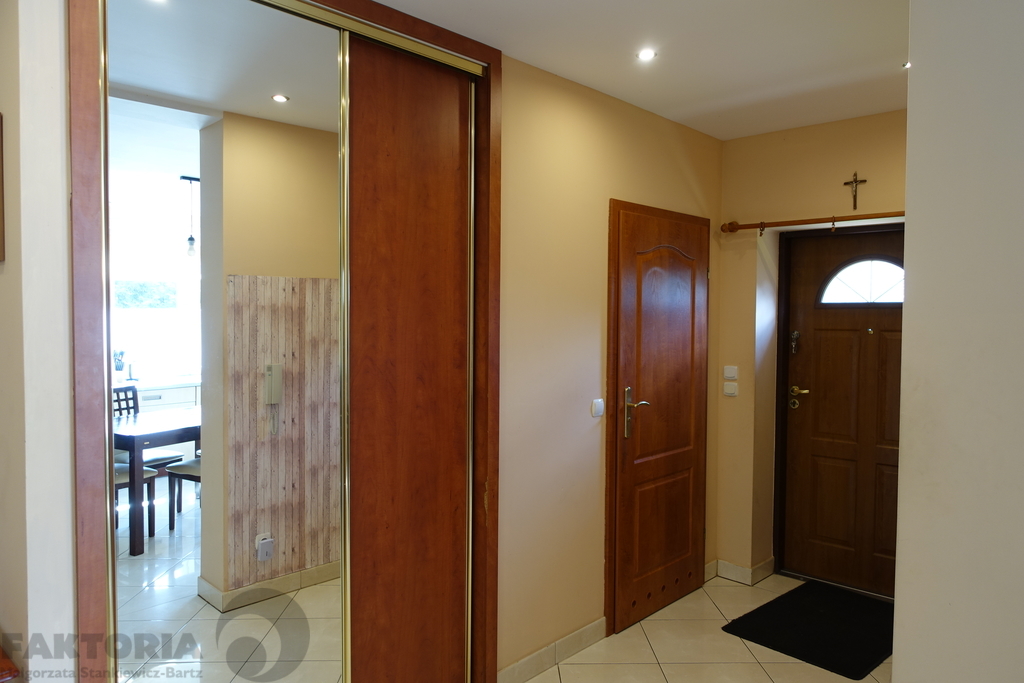 Budynek mieszkalno usługowy 641,5m2 działka 1503m2 (6)