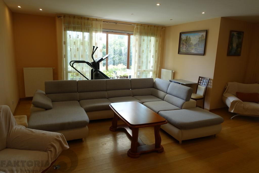 Budynek mieszkalno usługowy 641,5m2 działka 1503m2 (8)