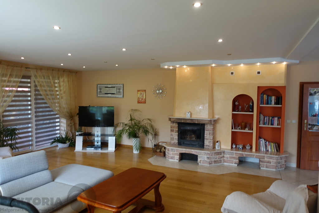 Budynek mieszkalno usługowy 641,5m2 działka 1503m2 (12)