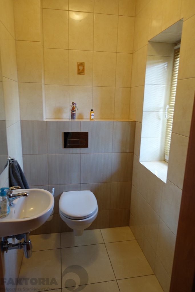 Budynek mieszkalno usługowy 641,5m2 działka 1503m2 (14)