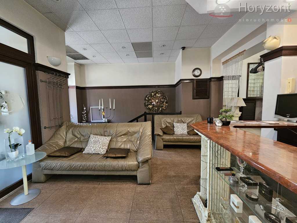 Gotowy salon fryzjersko-kosmetyczny 125m2 (1)