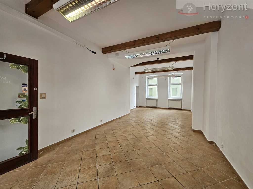 Lokal 70m2 w Centrum, witryna, wejście z ulicy (1)